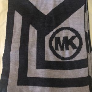 MK long scarf